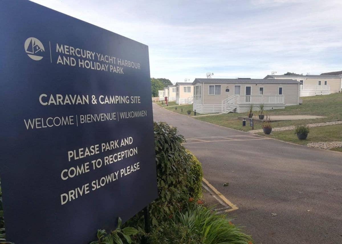 Mercury Yacht Harbour And Holiday Park Lower Swanwick エクステリア 写真