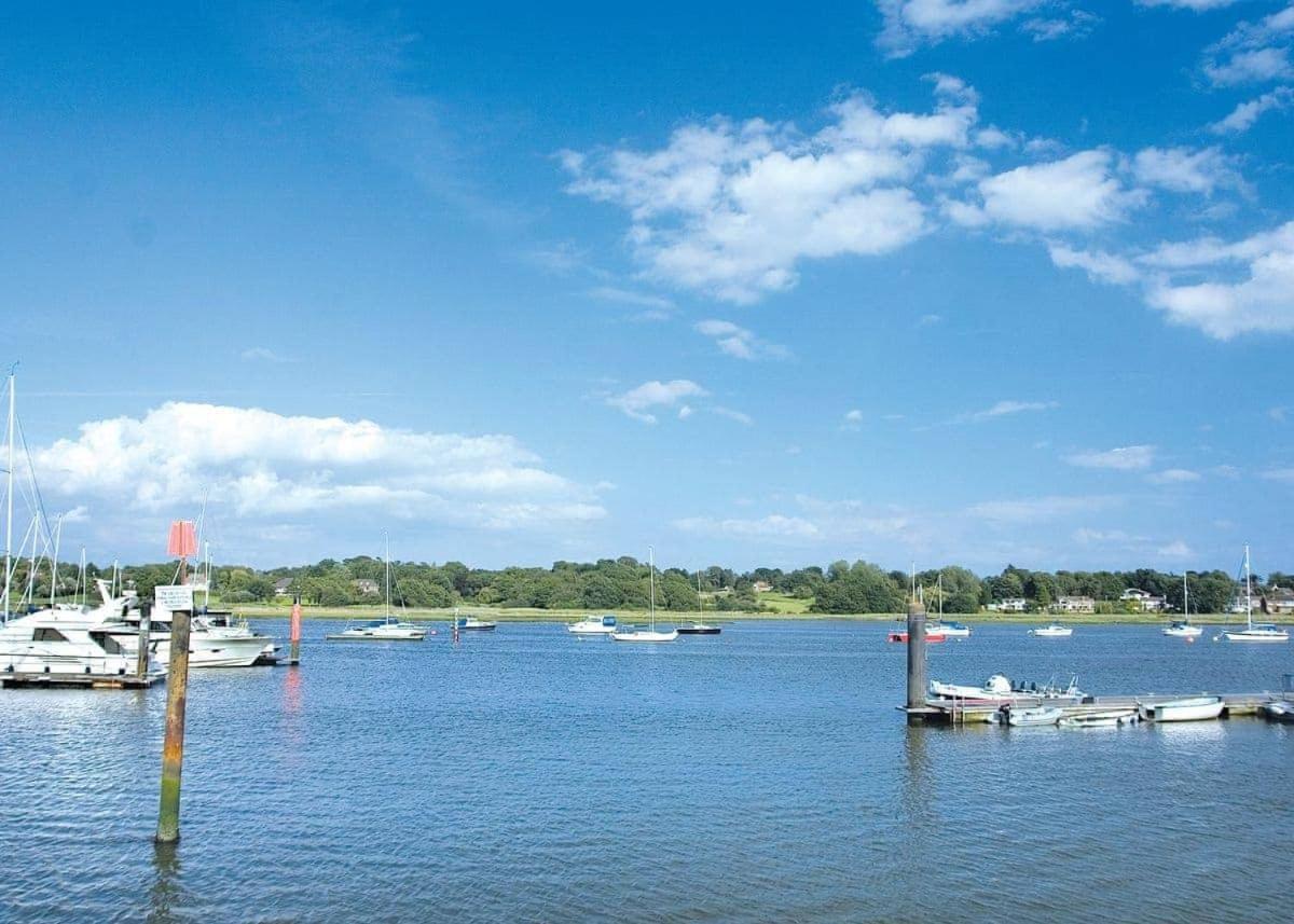 Mercury Yacht Harbour And Holiday Park Lower Swanwick エクステリア 写真