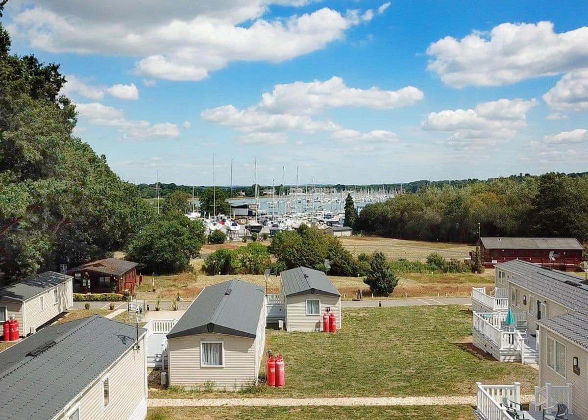 Mercury Yacht Harbour And Holiday Park Lower Swanwick エクステリア 写真
