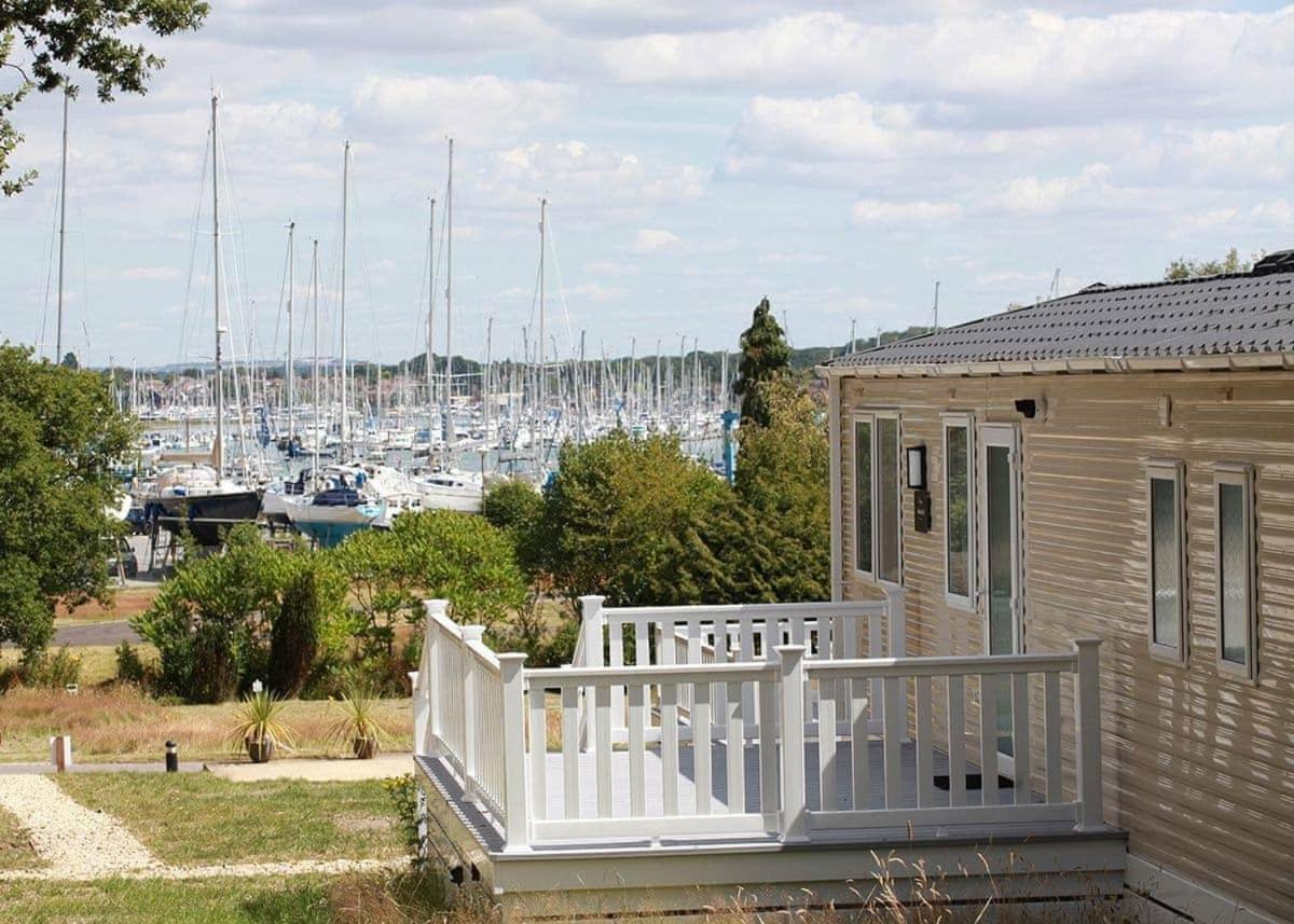 Mercury Yacht Harbour And Holiday Park Lower Swanwick エクステリア 写真