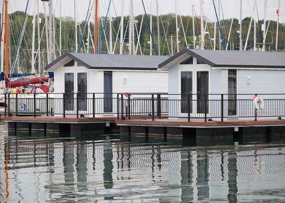 Mercury Yacht Harbour And Holiday Park Lower Swanwick エクステリア 写真